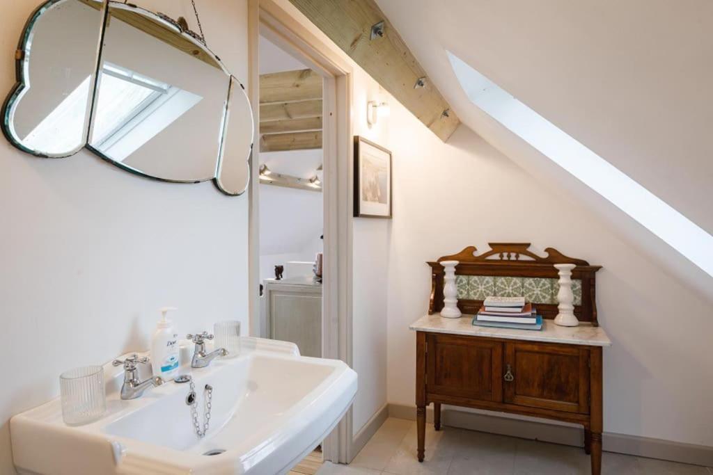 Stylish Cottage In The Pewsey Vale Marlborough Extérieur photo